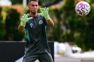 官方：纽卡斯尔门将弗拉乔迪莫斯租借塞维利亚，租期一个赛季