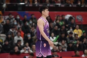 媒体人：陈国豪接近超级B类合同转会广东 广东送还王少杰+转会费