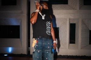 哈登晒照庆生：恰逢生辰 感觉自己简直就是个传奇！