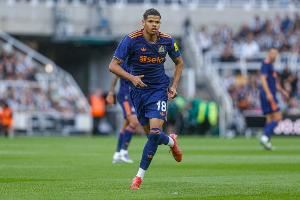 记者：多支球队有意引进纽卡前锋奥苏拉，可能在最后时刻离队