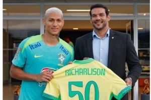 理查利森晒纪念球衣：为巴西出战50场比赛，还有更多历史等待书写