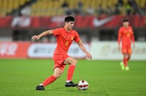 媒体人：03-04年龄段、05-06年龄段最好的中场组织者是陈泽仕