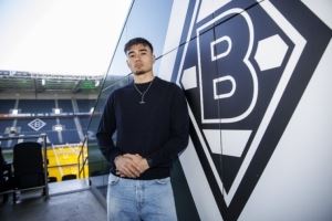 韩国归化中场：在家里学会唱韩国国歌 争取10月代表韩国踢巴西队