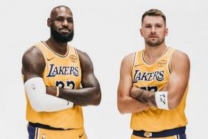 詹姆斯晒20张照片开启生涯第23赛季：荣耀时刻 尽情享受🙏🏾