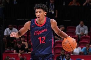 弟弟也不错！卡梅隆-克里斯蒂6中4拿12分2助 数据均来自第三节