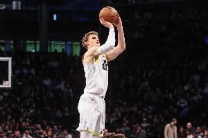 为何对位马卡如此有挑战性？小卡：他能投能突 能运球又能杀禁区