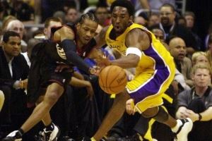 艾弗森：科比的防守曾给我麻烦 但我打得糟糕的比赛90%都怪自己