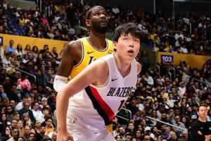 下半场未获信任几乎枯坐板凳！杨瀚森表现低迷全场仅1分1板1失误