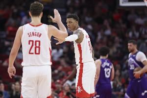 乌杜卡:史密斯变壮后比赛更自如 成功支援申京和杜兰特